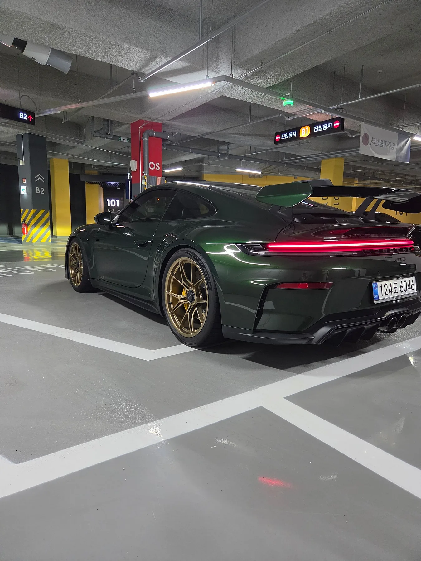 포르쉐 992.2 GT3 2025 오크그린 사진 6