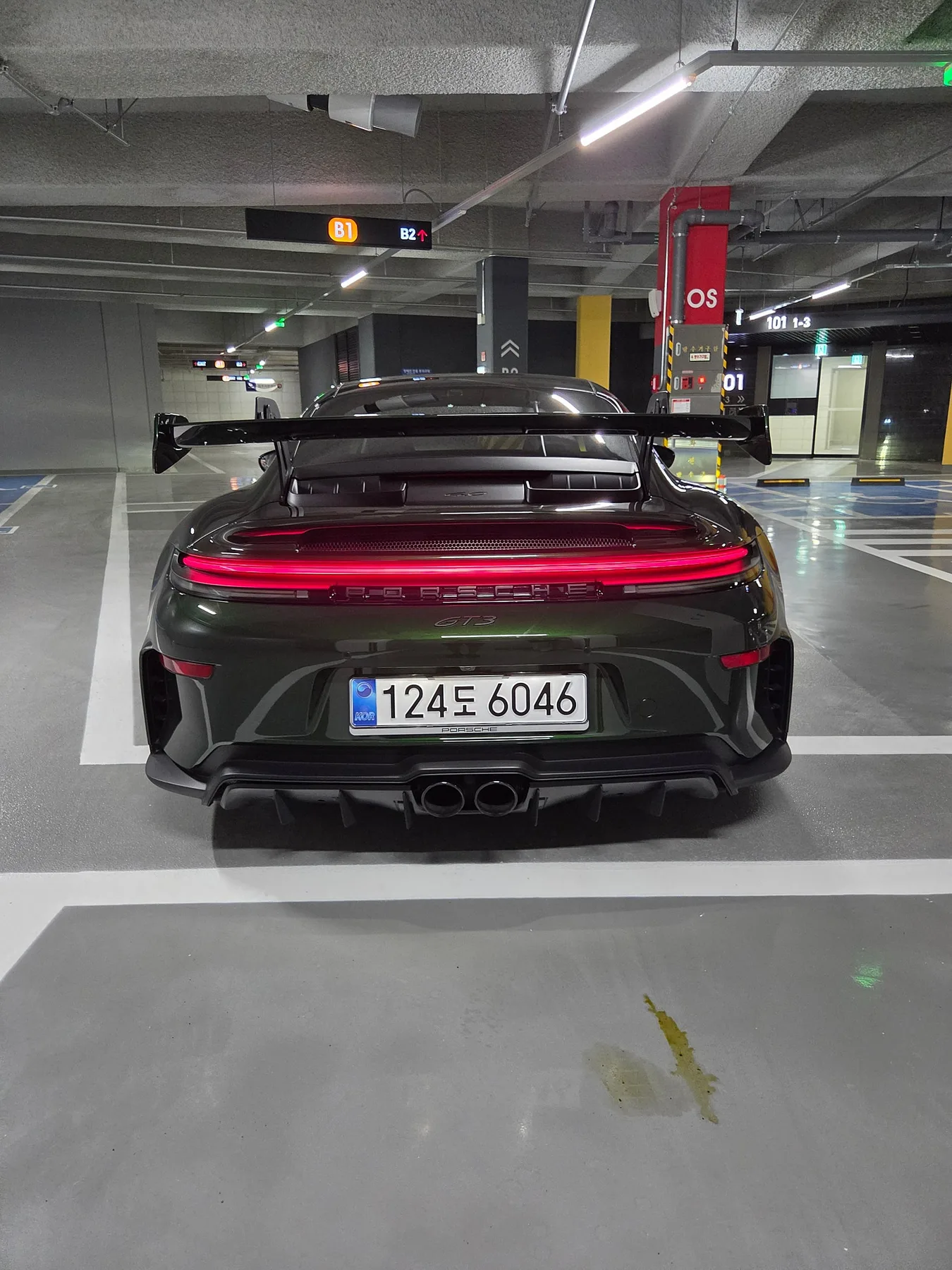 포르쉐 992.2 GT3 2025 오크그린 사진 7