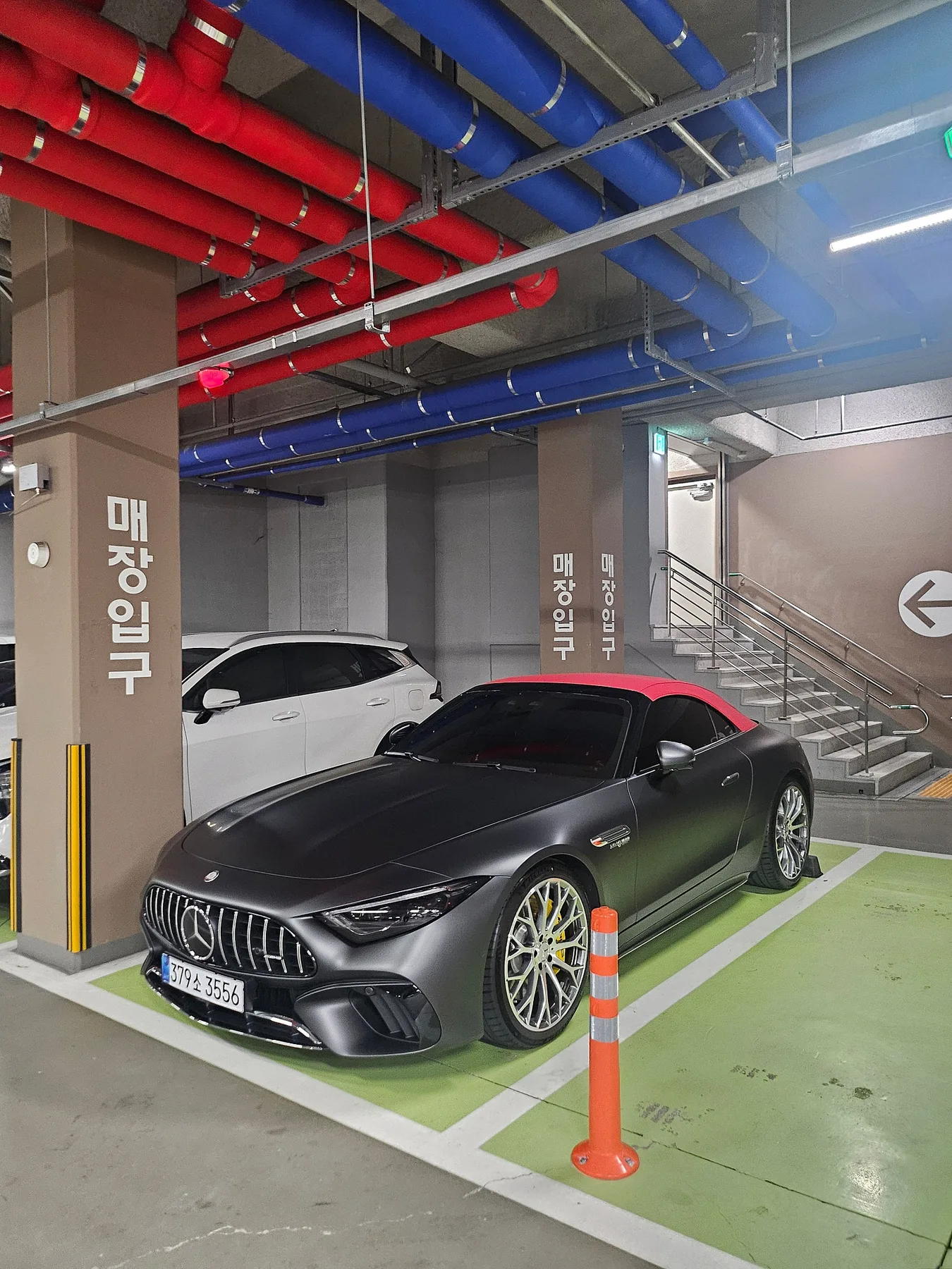 벤츠 SL63 마누팍투어 에디션 2025 레드 사진 7