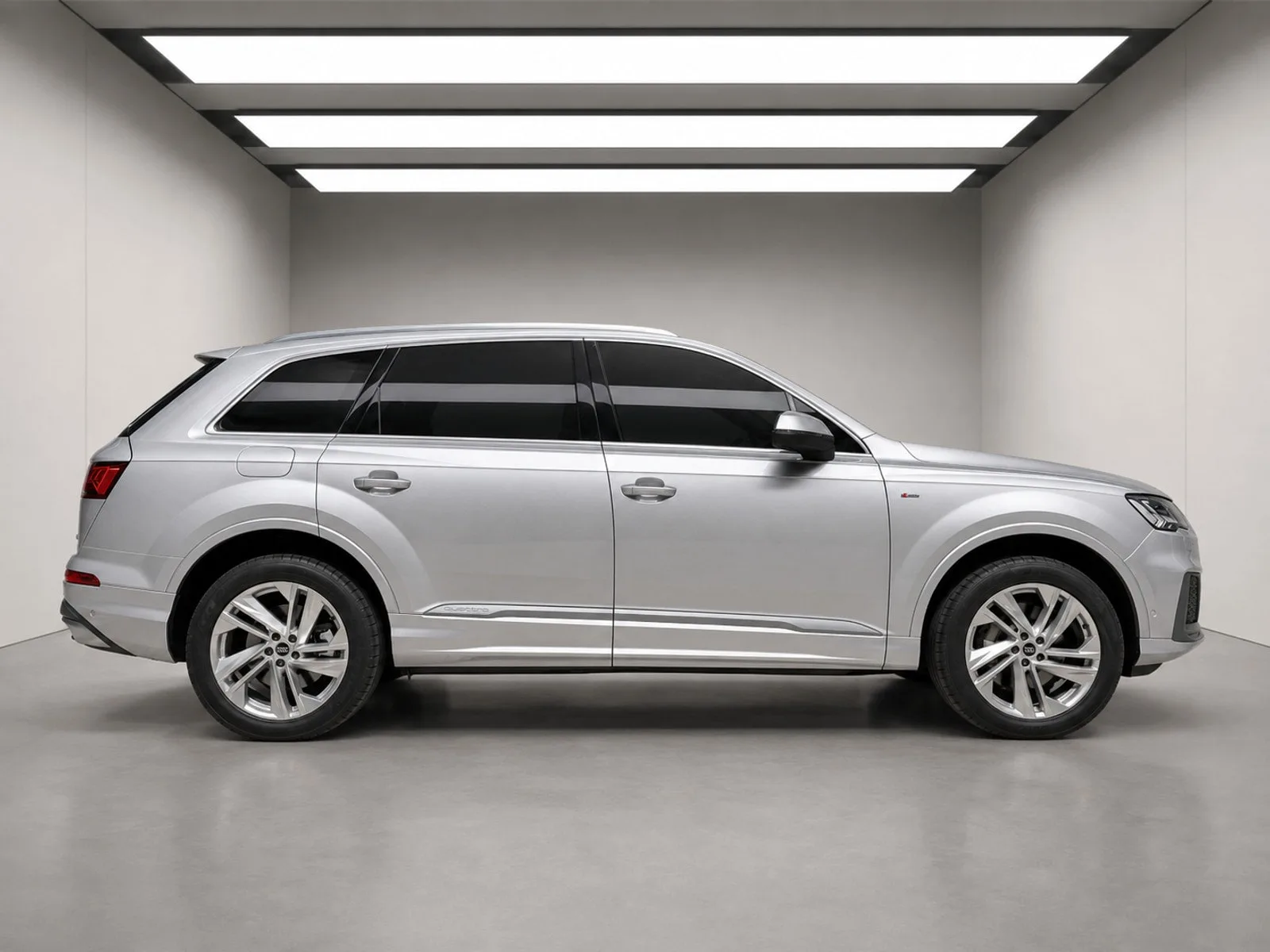 아우디 Q7 45 TDI 콰트로 프리미엄 2022 실버 사진 3