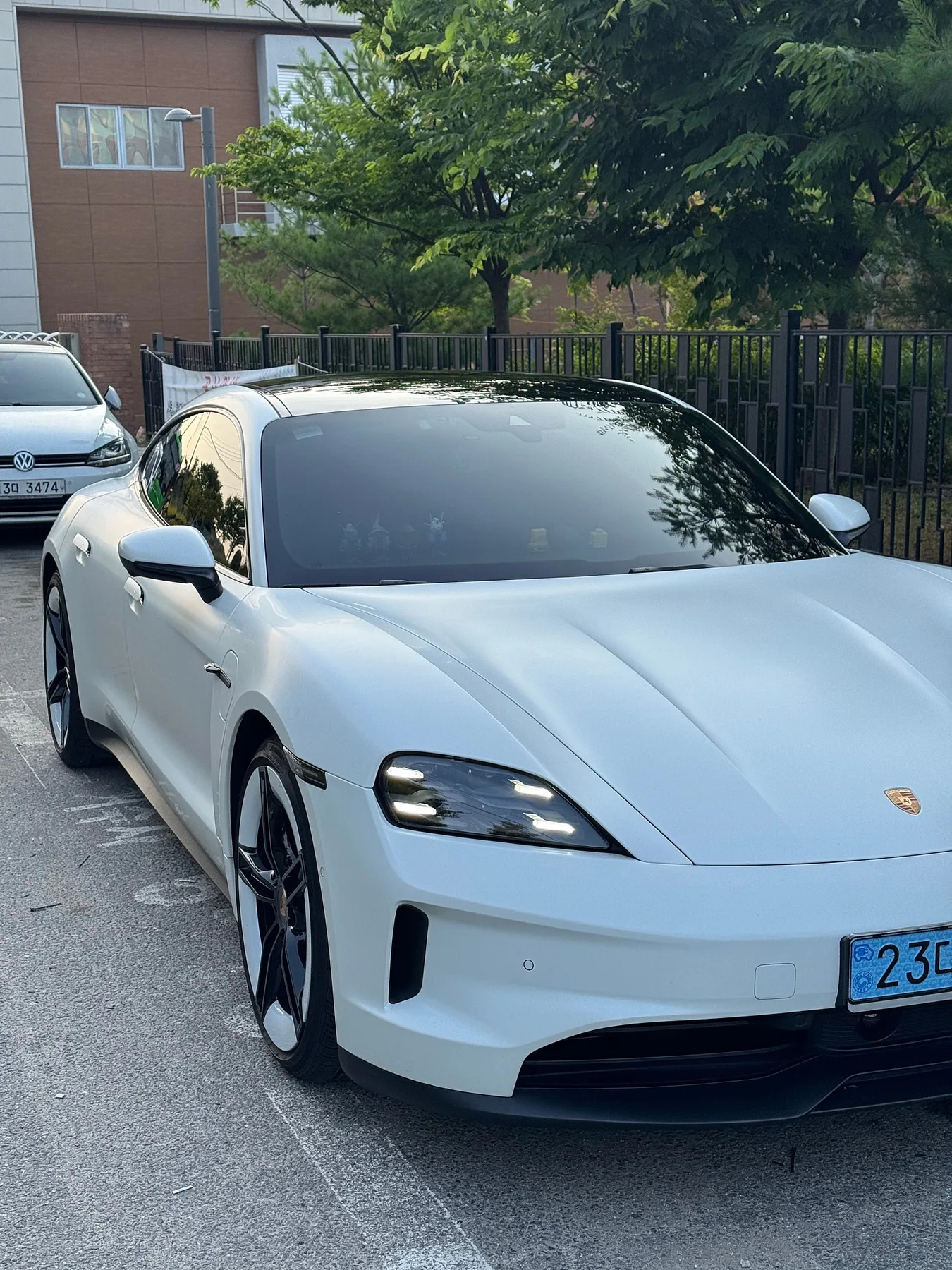 포르쉐 타이칸 4S 2024 무광화이트 사진 1
