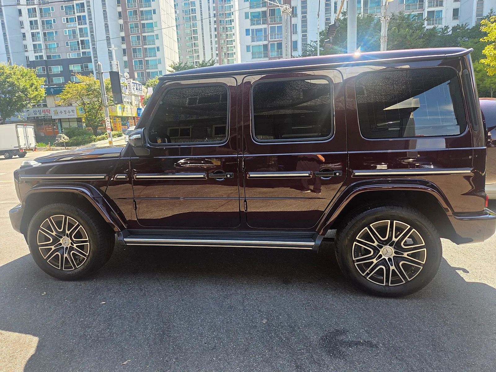 벤츠 G450d 메뉴팩쳐 효성에디션 2025 버건디 사진 2