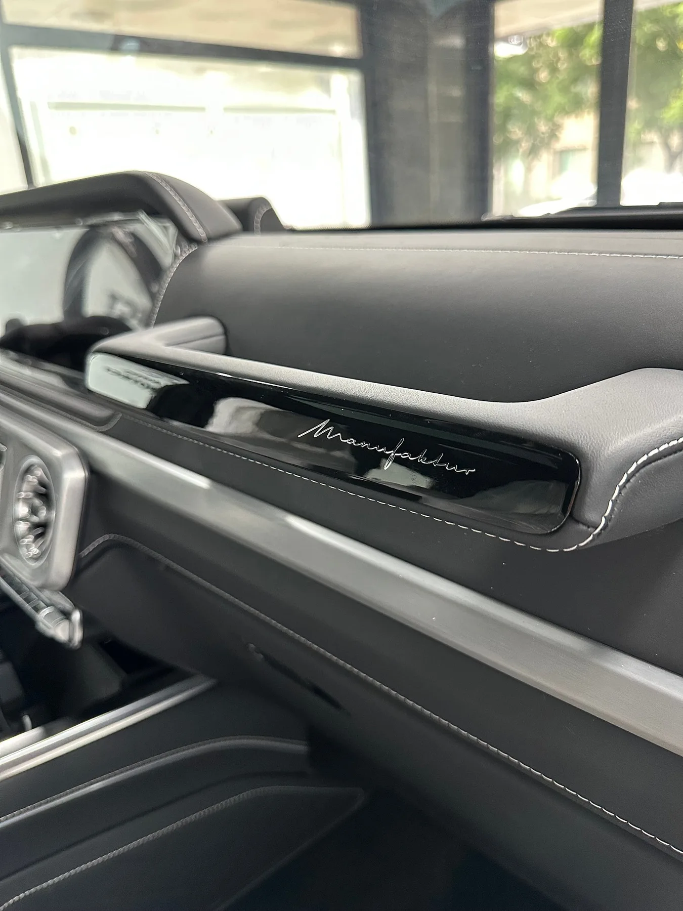 벤츠 G450d 메뉴팩쳐 효성에디션 2025 버건디 사진 8
