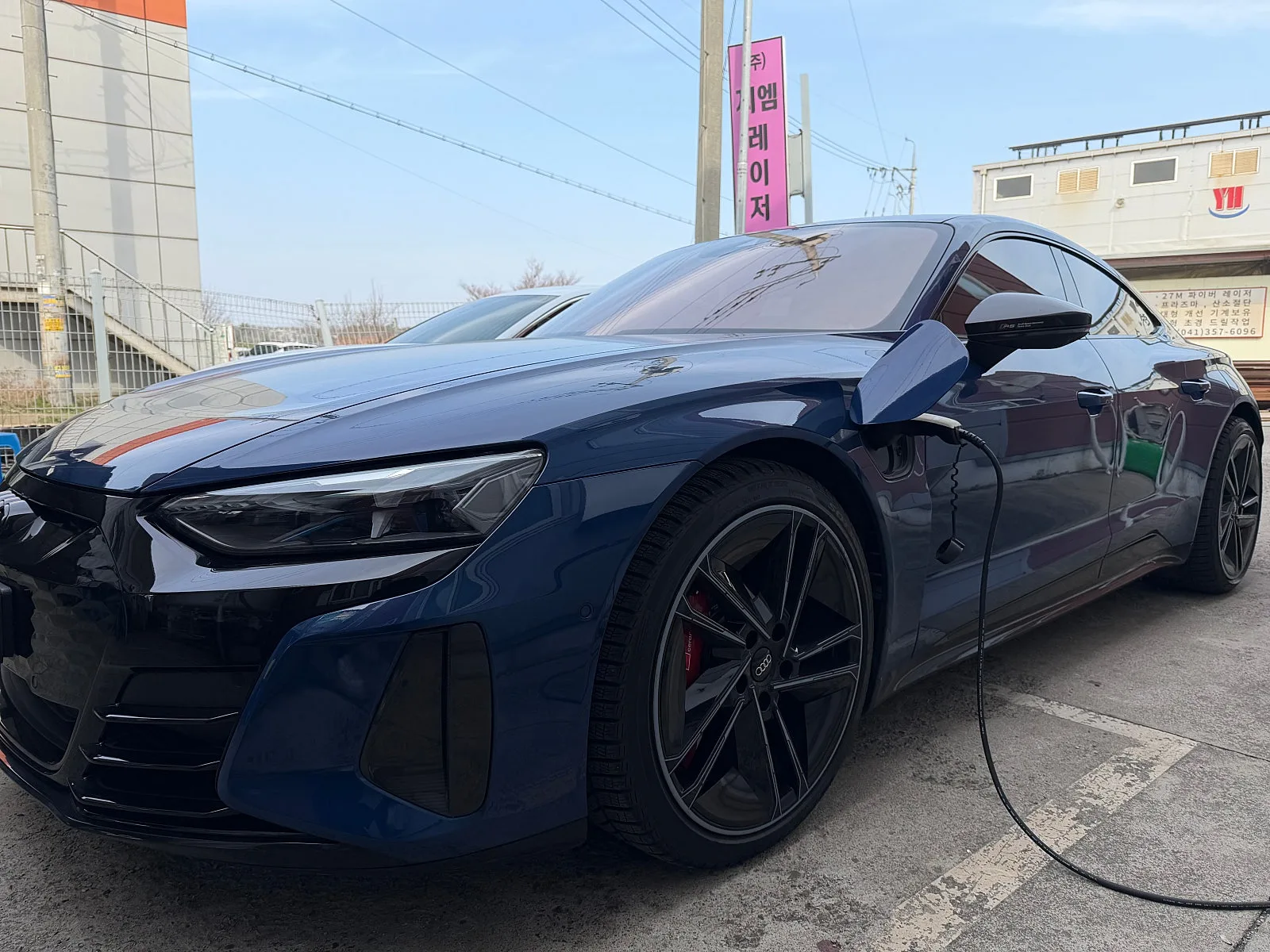 아우디 RS e-tron GT 2021 블루 사진 3