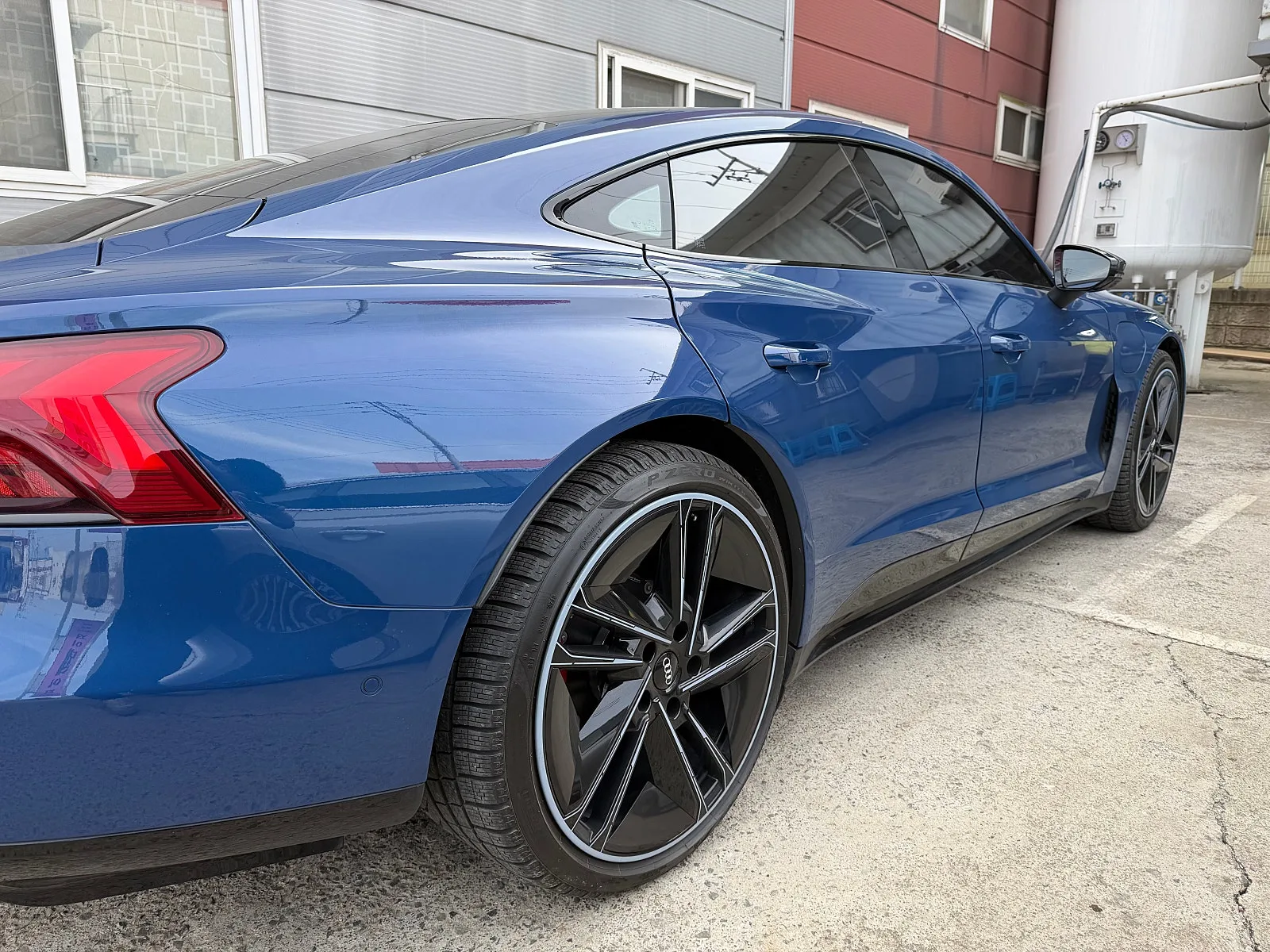 아우디 RS e-tron GT 2021 블루 사진 4