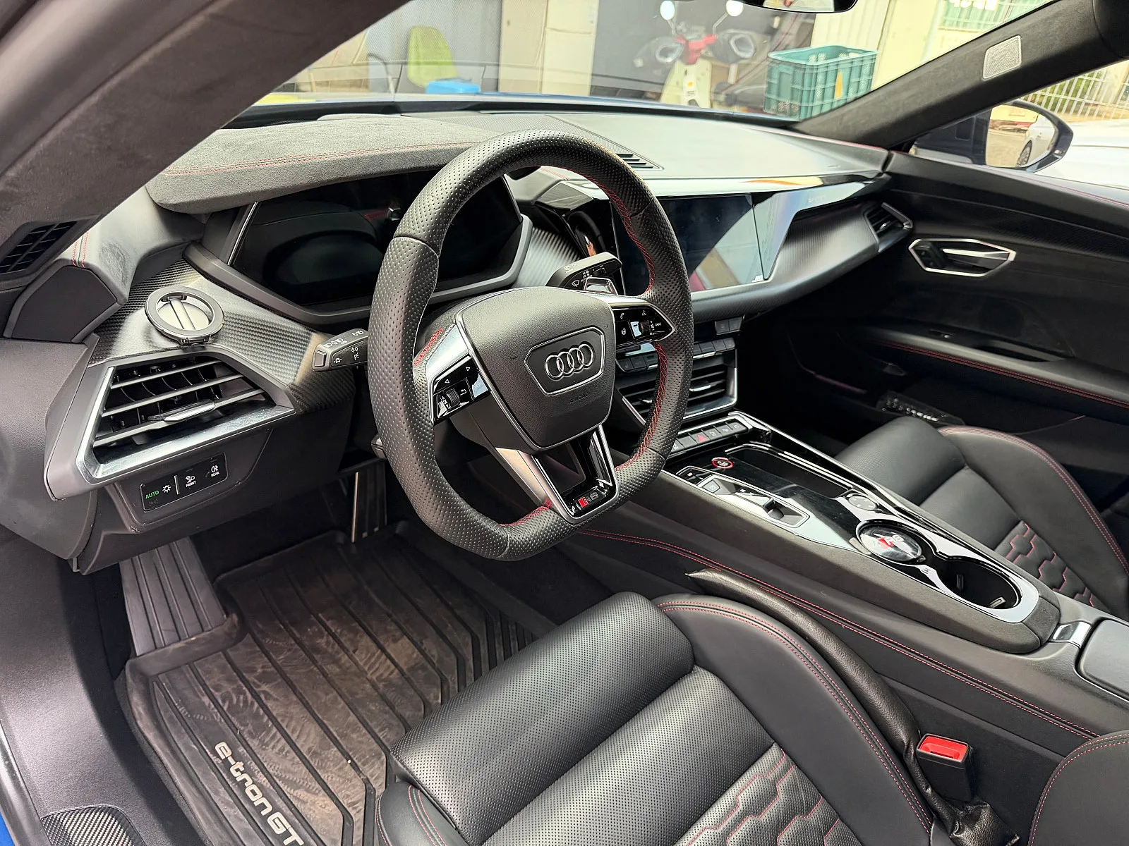 아우디 RS e-tron GT 2021 블루 사진 6