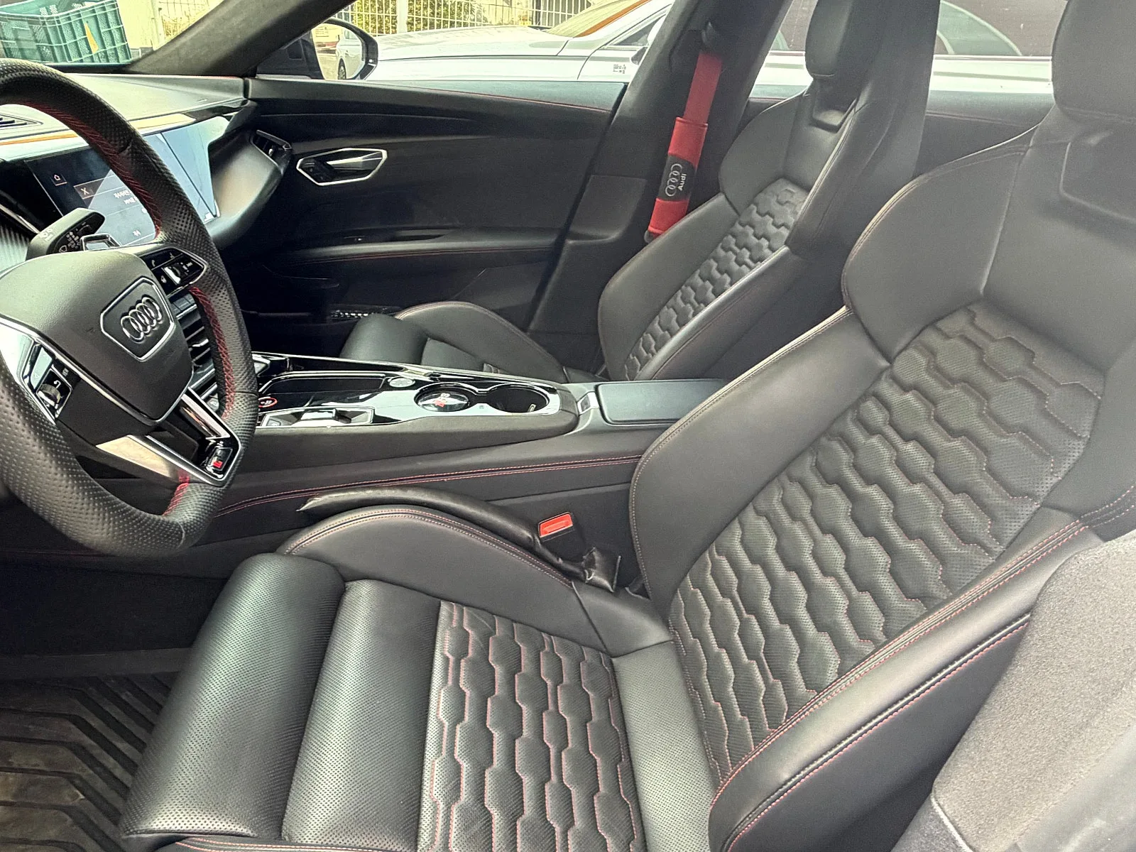 아우디 RS e-tron GT 2021 블루 사진 8