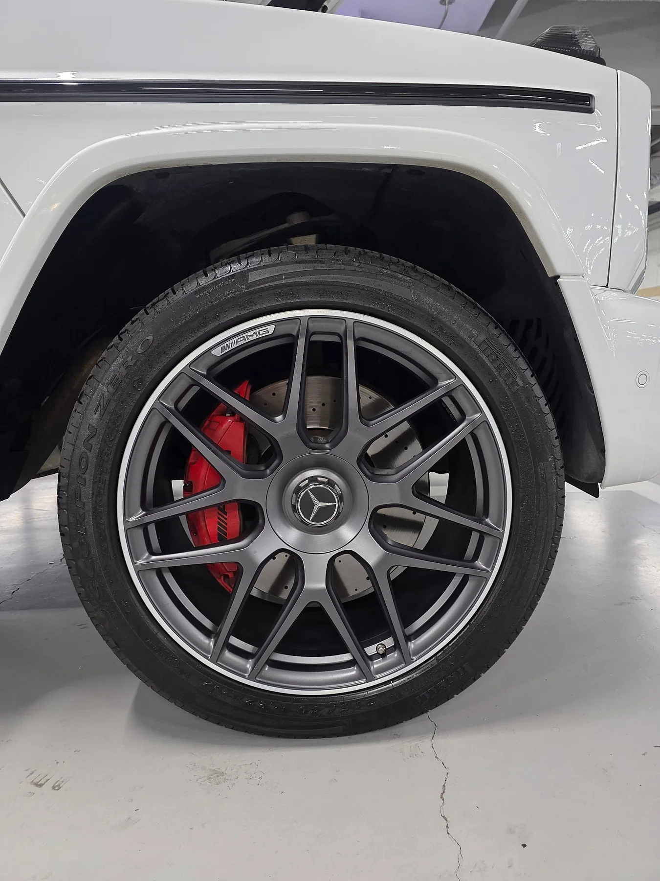 벤츠 메르세데스-벤츠 G63 55주년 에디션 2022 화이트 사진 4
