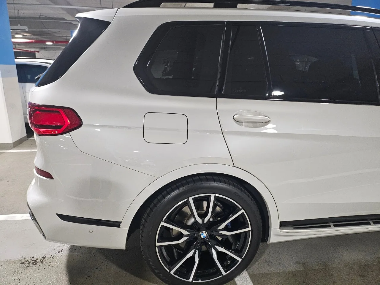 BMW X7 40i M Sport 2021 화이트 사진 2