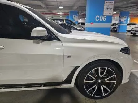 BMW X7 40i M Sport 2021 화이트 사진 3