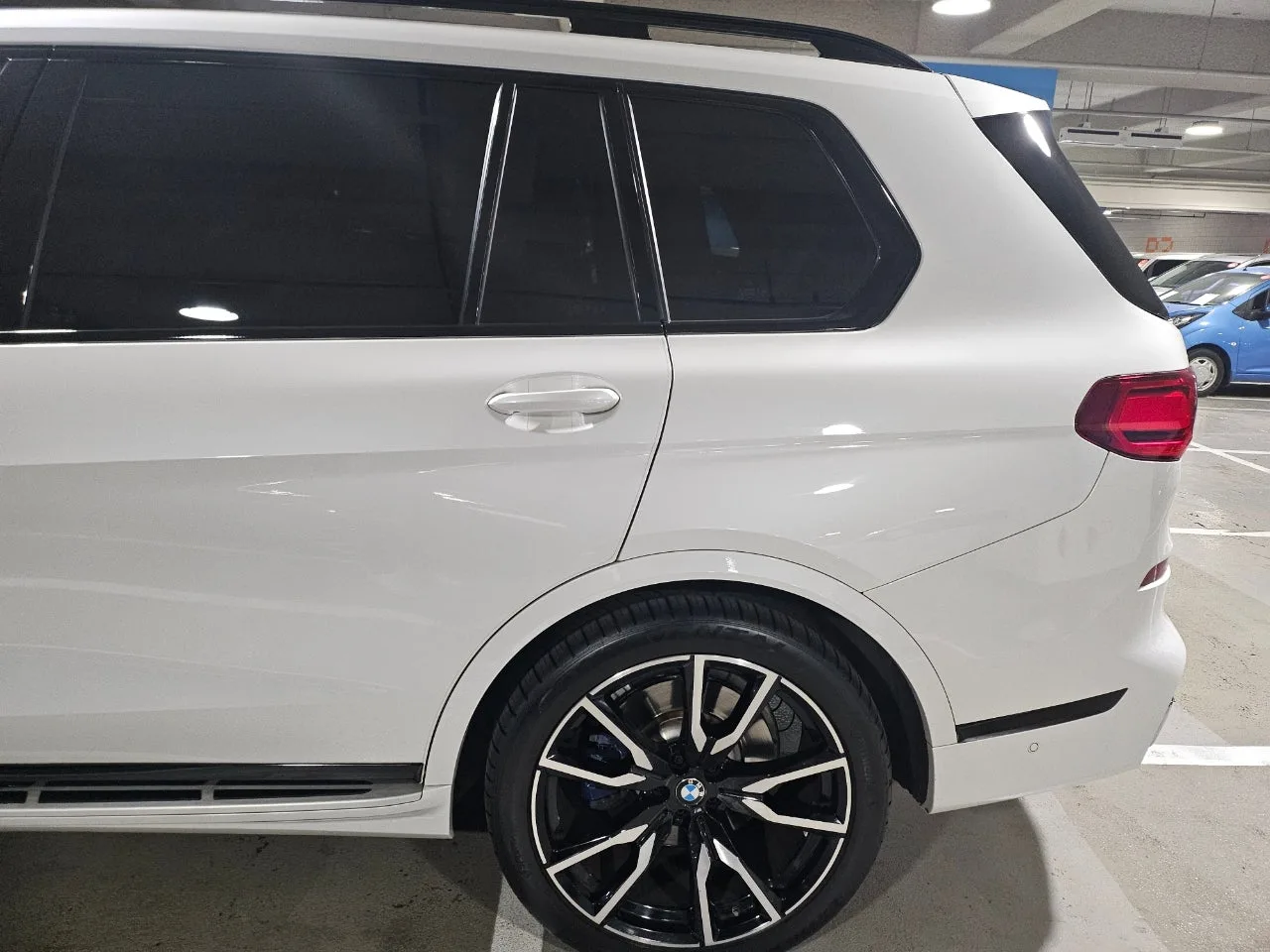 BMW X7 40i M Sport 2021 화이트 사진 5