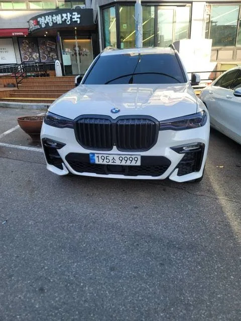 BMW X7 40i M Sport 2021 화이트 사진 8