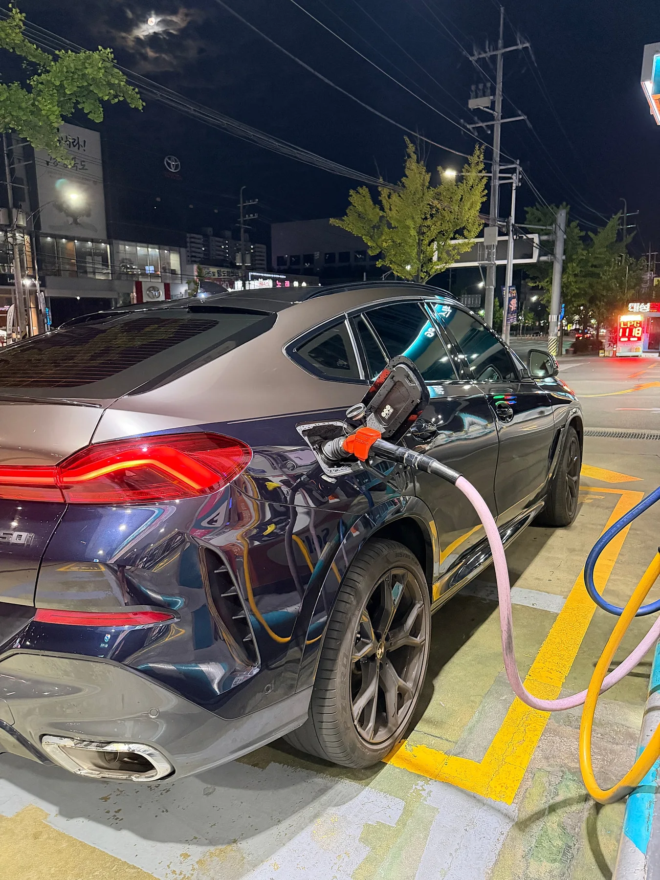 BMW X6 40i 2023 카본블랙 사진 2