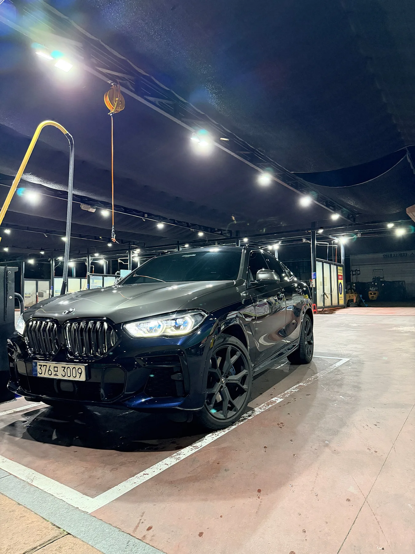 BMW X6 40i 2023 카본블랙 사진 5