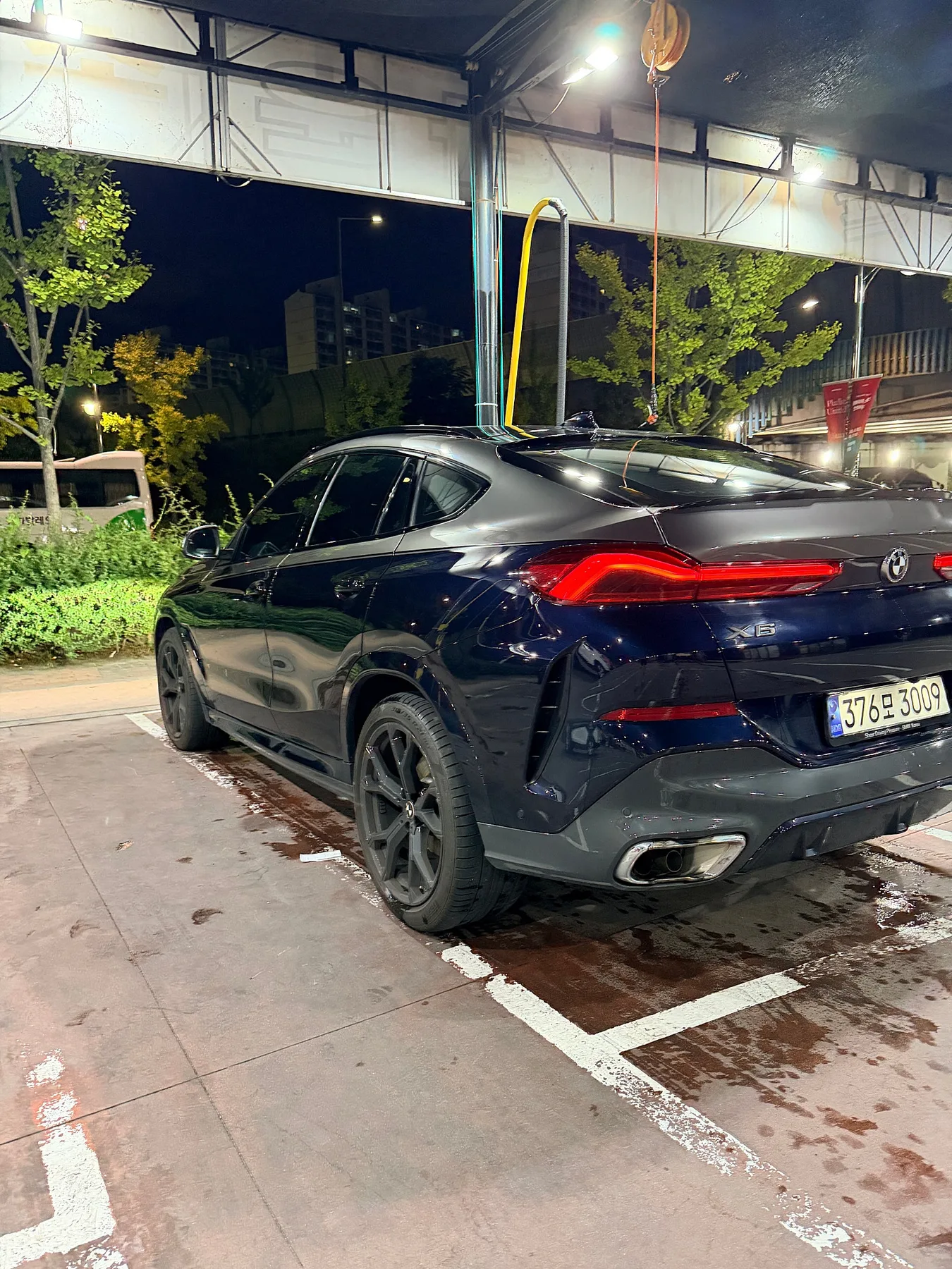 BMW X6 40i 2023 카본블랙 사진 6