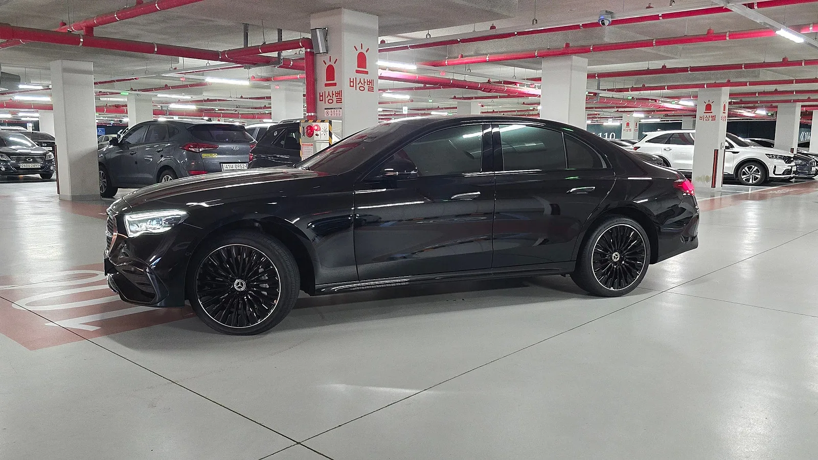 벤츠 E-Class E450 4MATIC AMG Line 2026 블랙 사진 2
