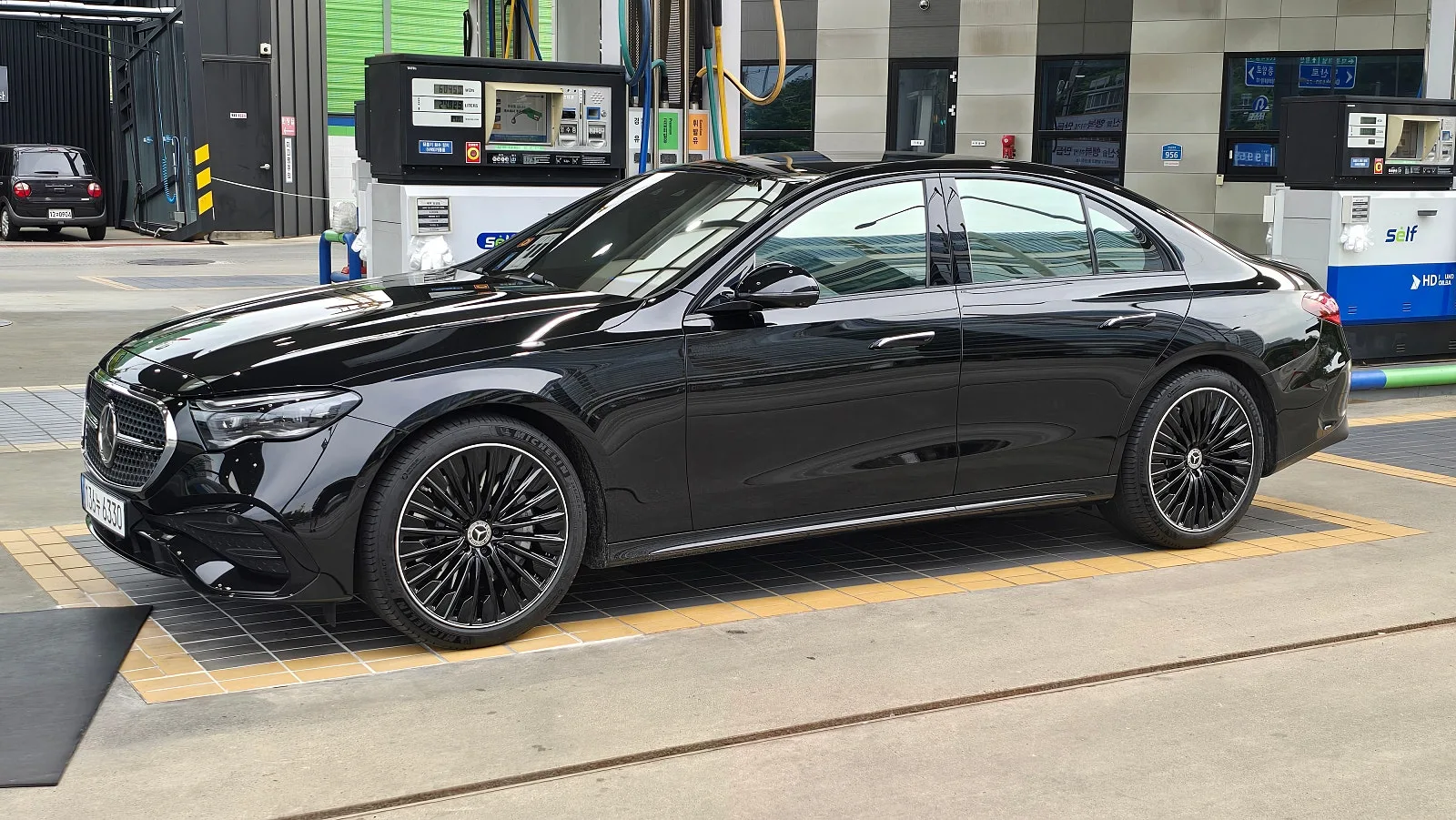 벤츠 E-Class E450 4MATIC AMG Line 2026 블랙 사진 5