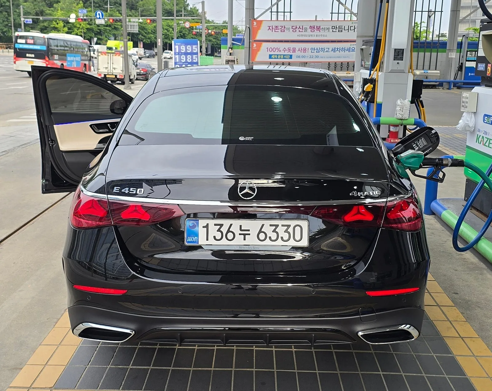 벤츠 E-Class E450 4MATIC AMG Line 2026 블랙 사진 6
