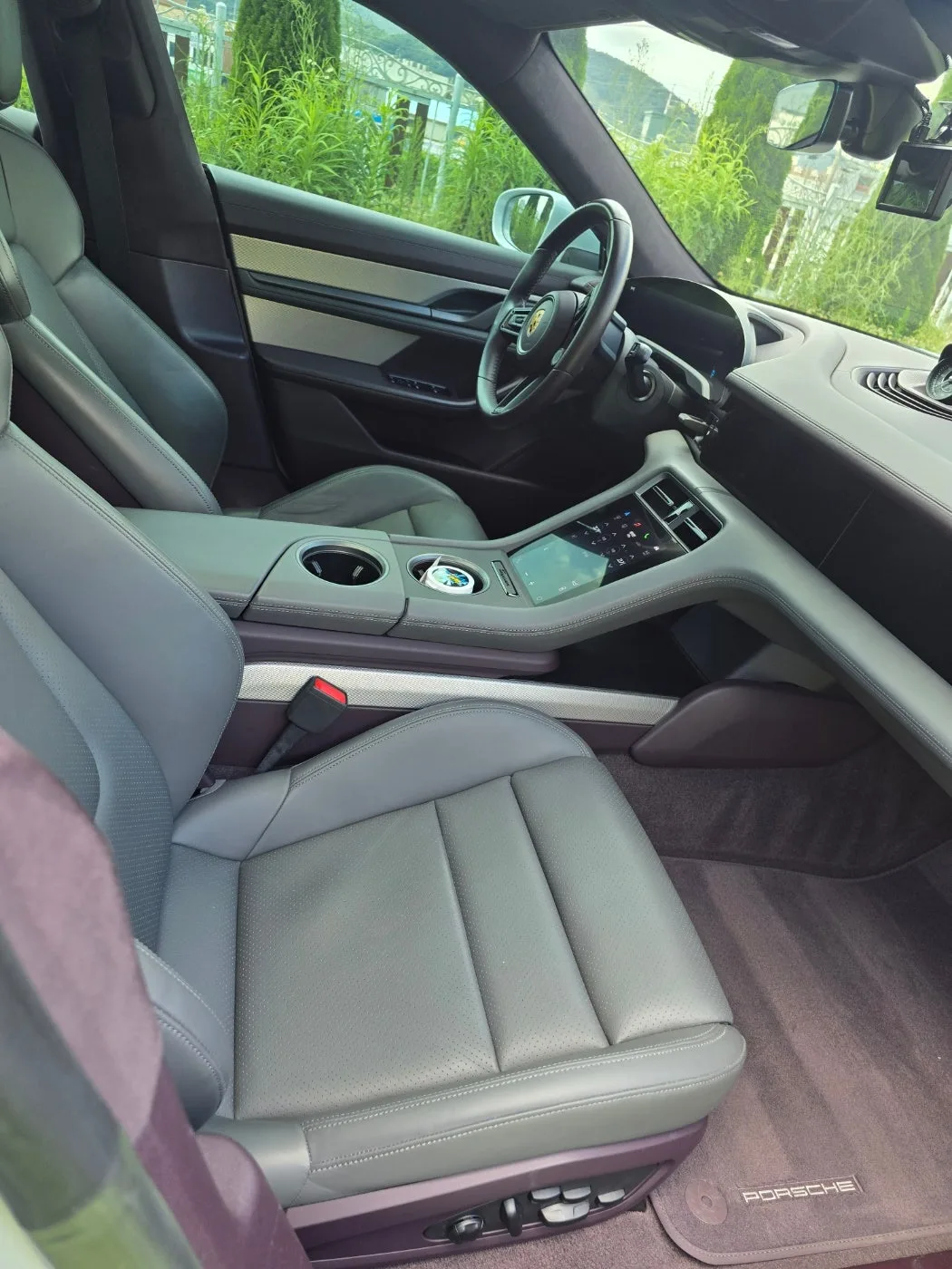 포르쉐 타이칸 GTS 2023 화이트 사진 4