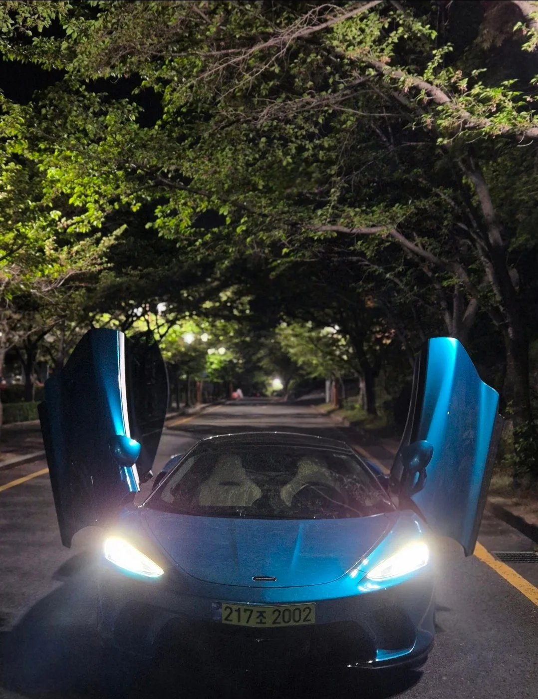 맥라렌 GT 2023 벨리즈 블루 사진 4