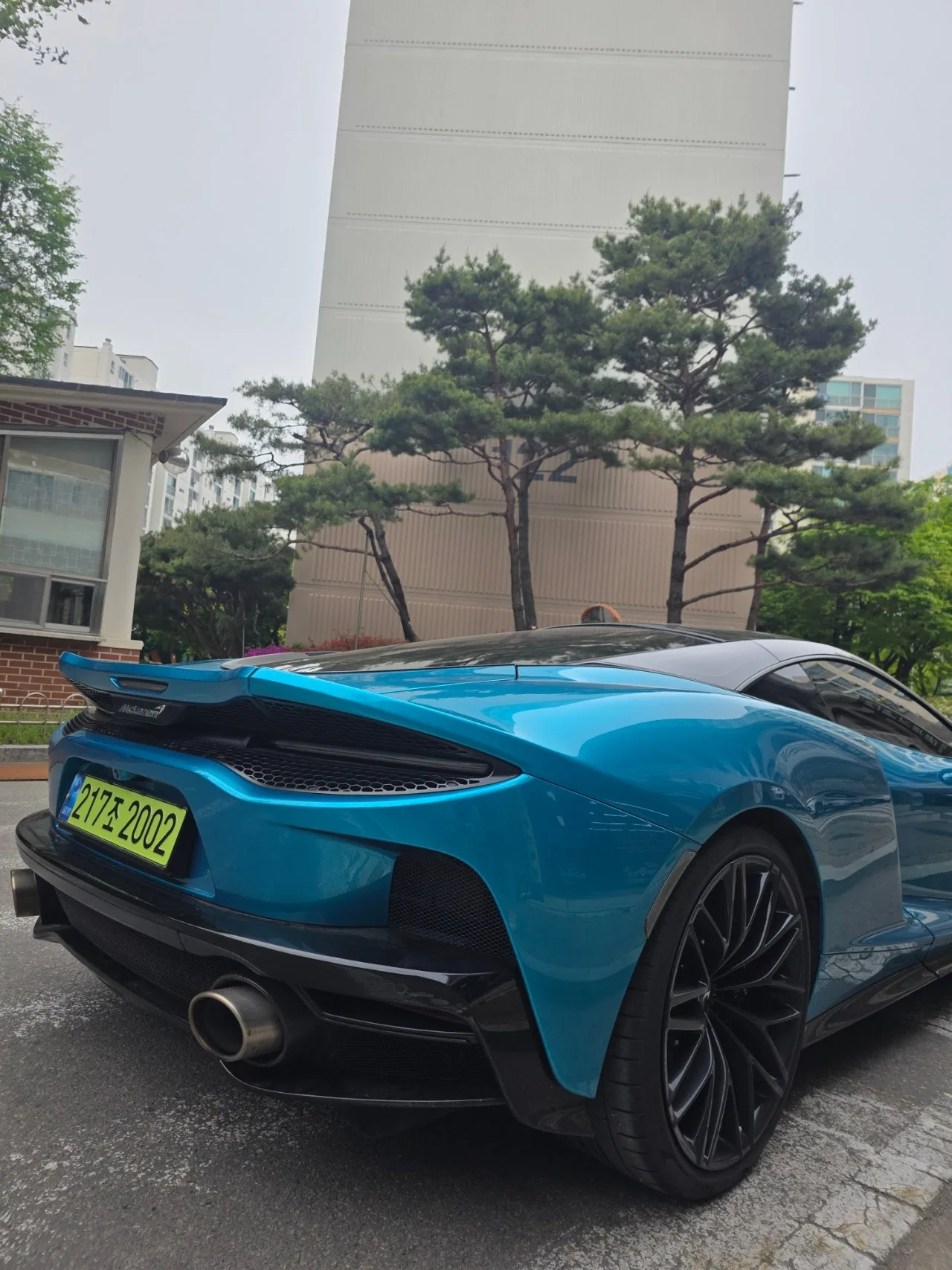 맥라렌 GT 2023 벨리즈 블루 사진 6