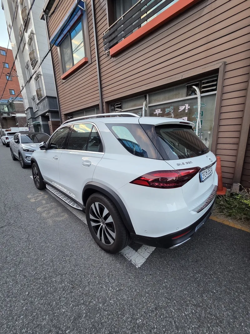 벤츠 GLE 350 4MATIC 2025 화이트 사진 4