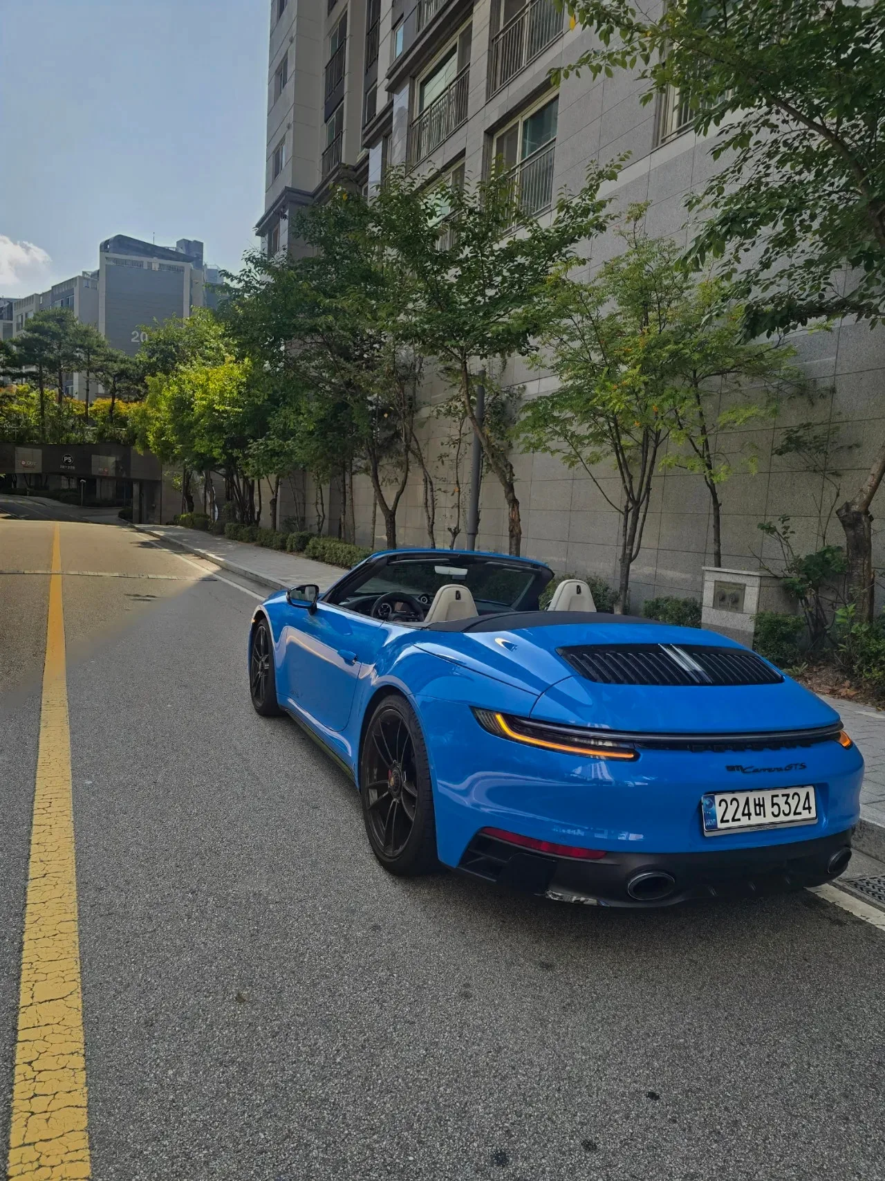포르쉐 992.1 GTS Cabriolet 2022 블루 사진 4