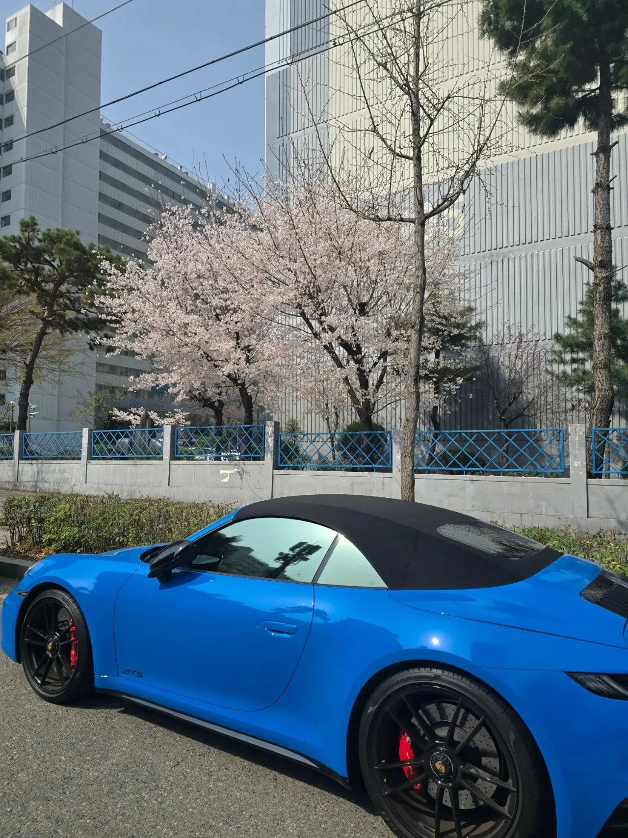 포르쉐 992.1 GTS Cabriolet 2022 블루 사진 7