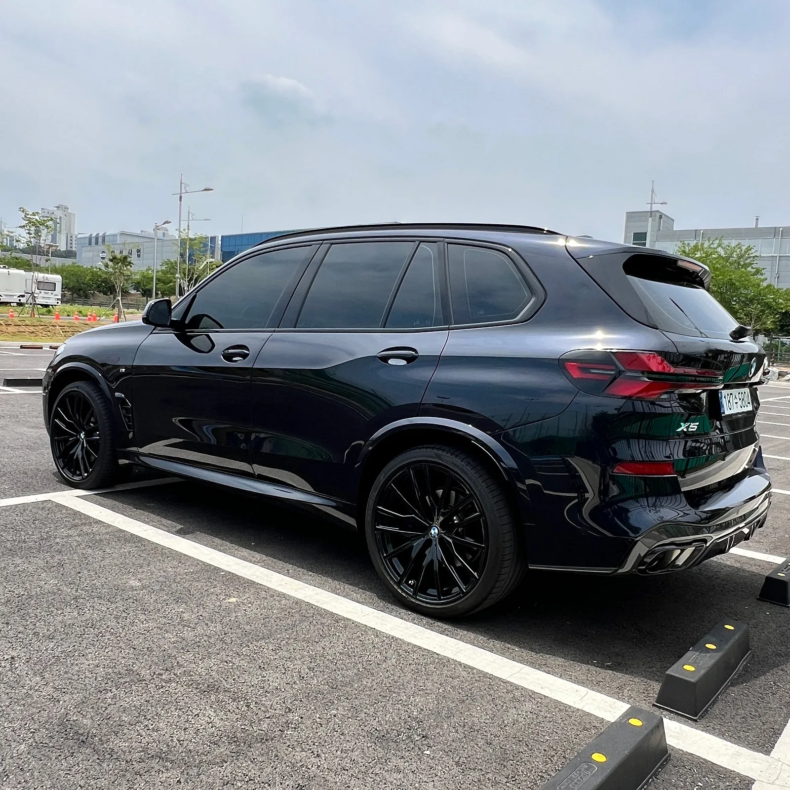 BMW X5 40i M Sport 2024 카본블랙 사진 4