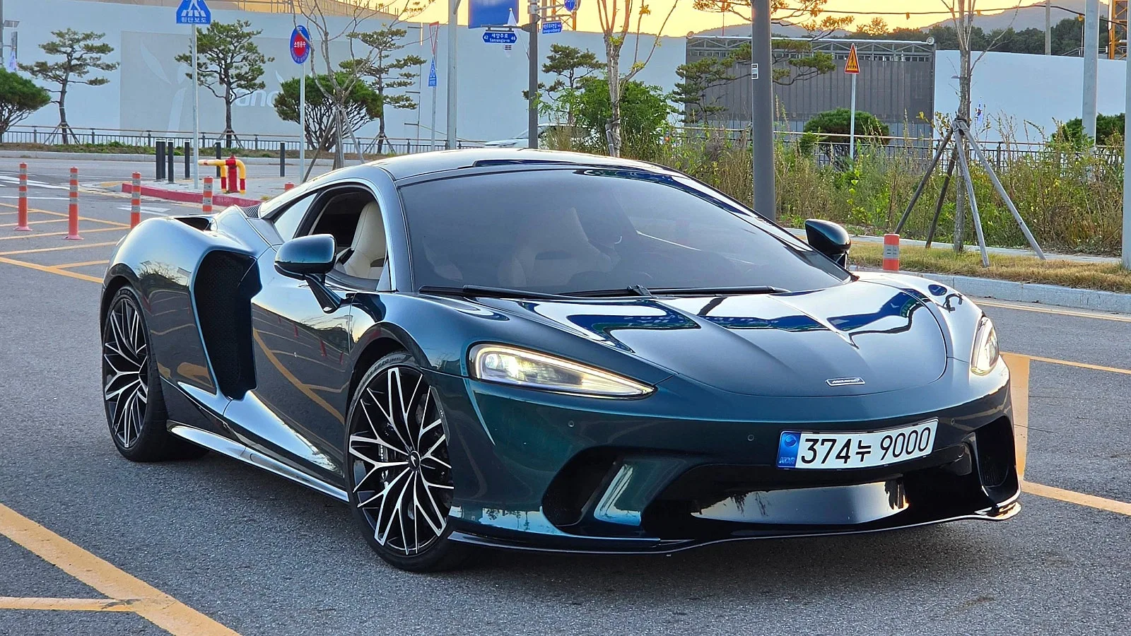 맥라렌 GT 럭스 2022 블루 사진 1