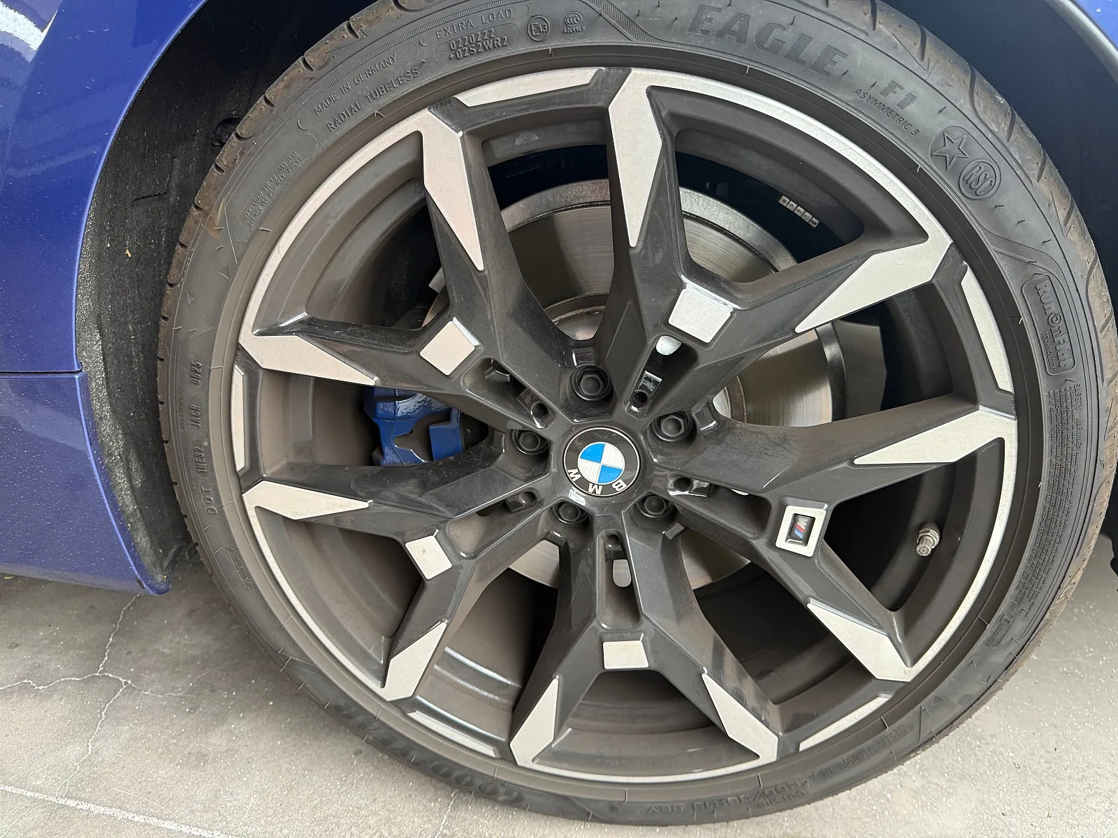 BMW 420i M 스포츠 컨버터블 2025 포르티마오블루 사진 4
