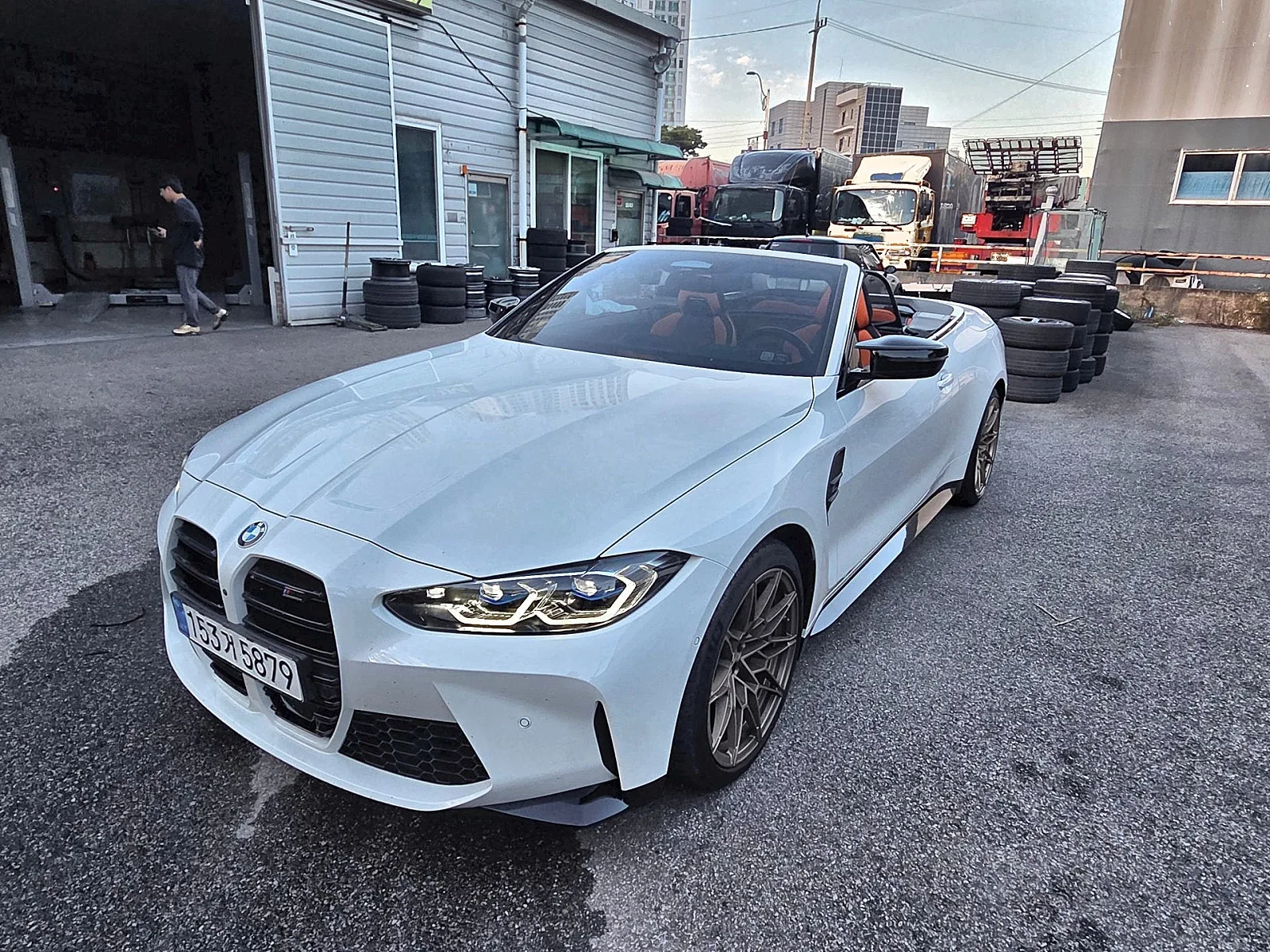 BMW M4 컴페티션 컨버터블 2024 화이트 사진 1