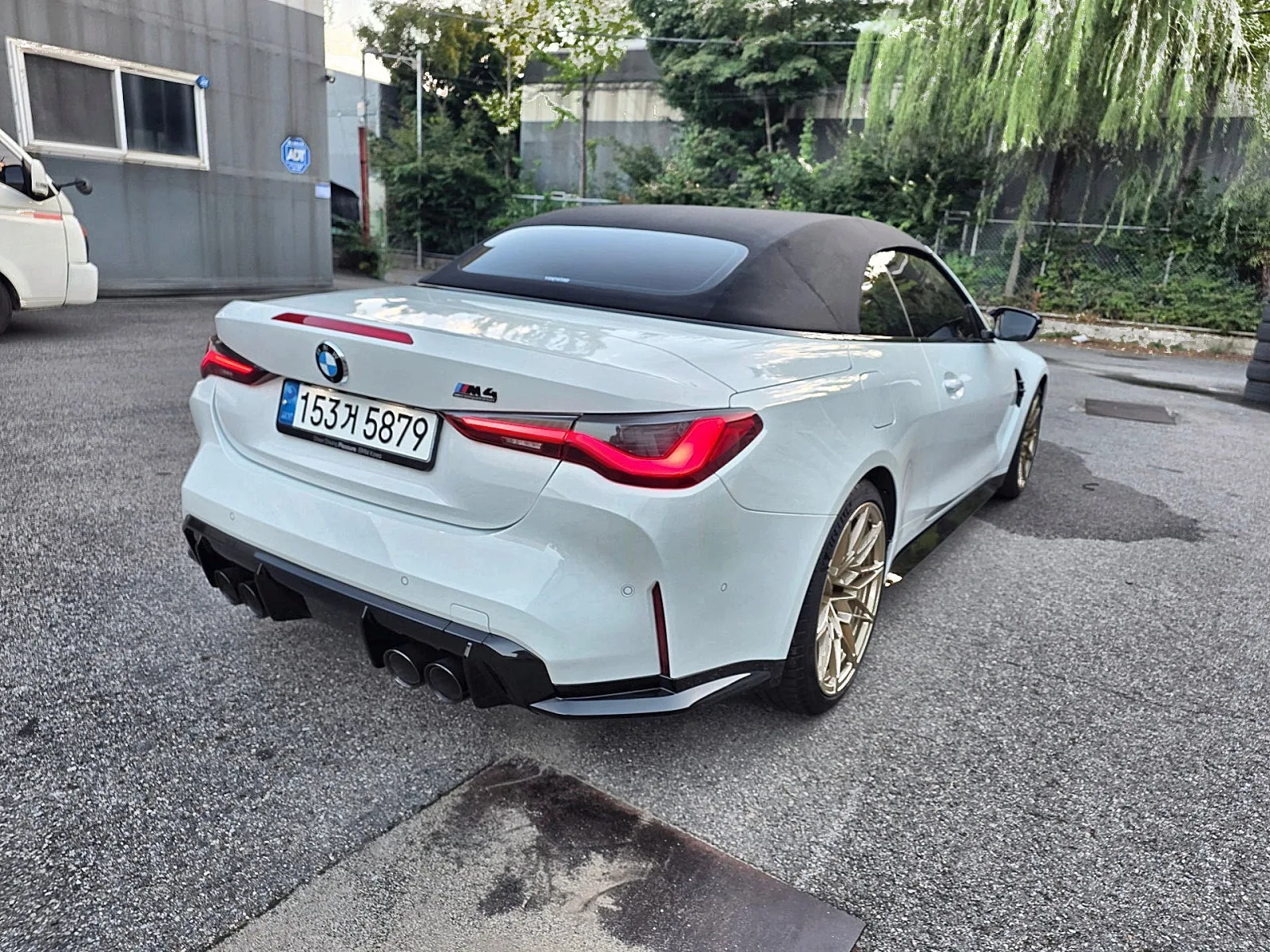BMW M4 컴페티션 컨버터블 2024 화이트 사진 3