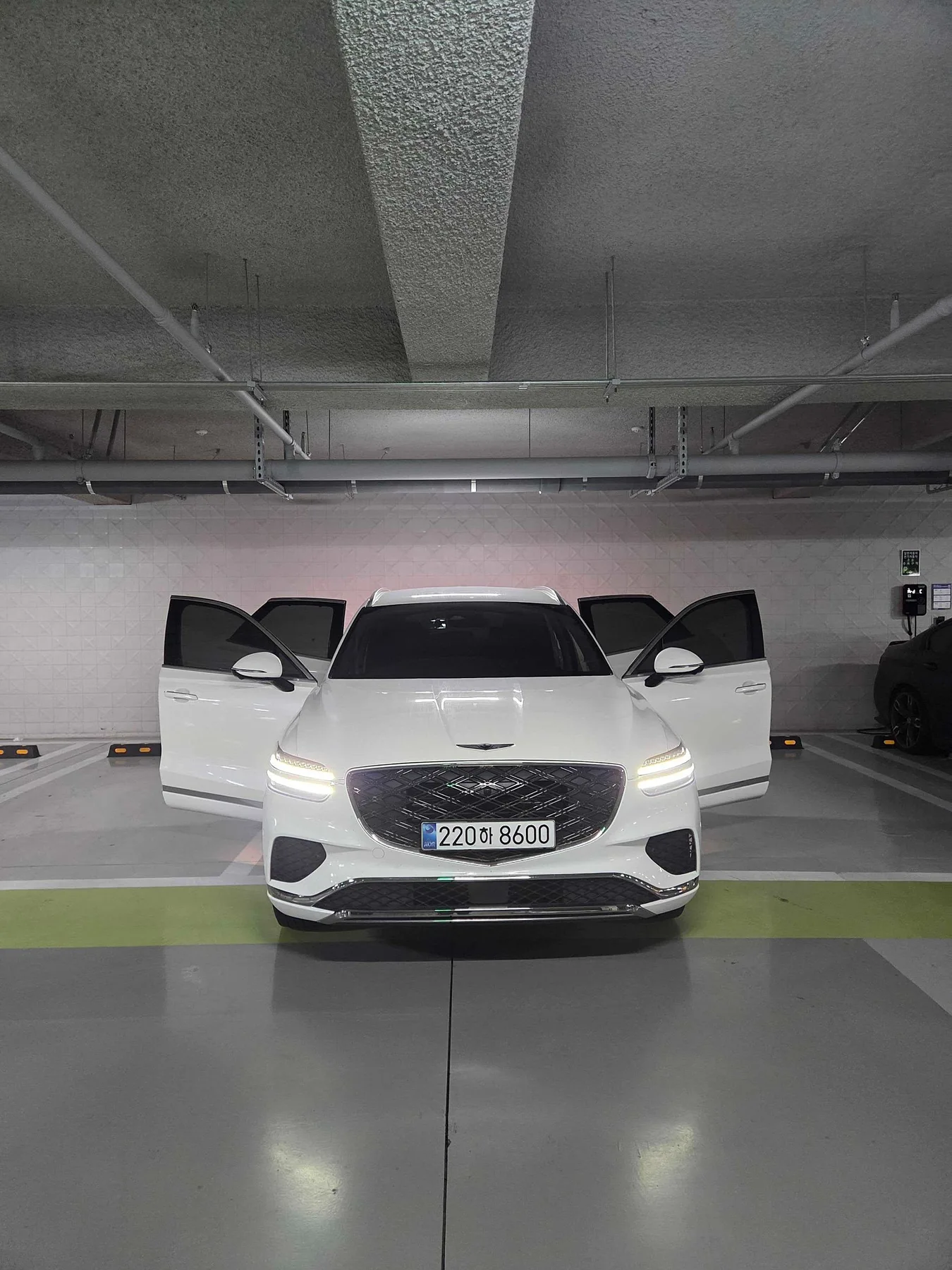 제네시스 GV70 가솔린 2.5 터보 2WD 2025 우유니 화이트 사진 2
