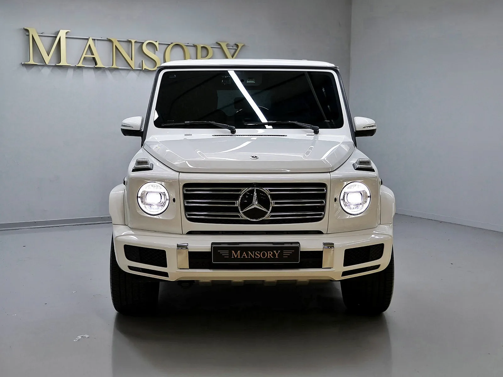 벤츠 G400d W463b 2024 화이트 사진 1