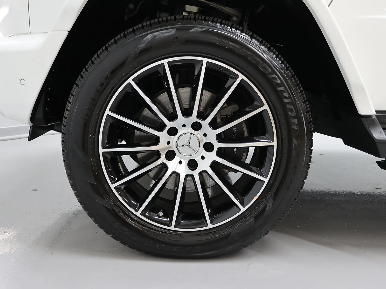 벤츠 G400d W463b 2024 화이트 사진 7