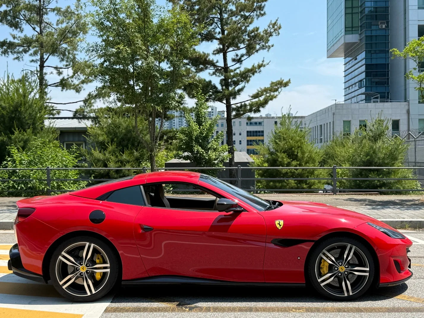 페라리 포르토피노 3.9 V8 컨버터블 GT 2020 레드 사진 8