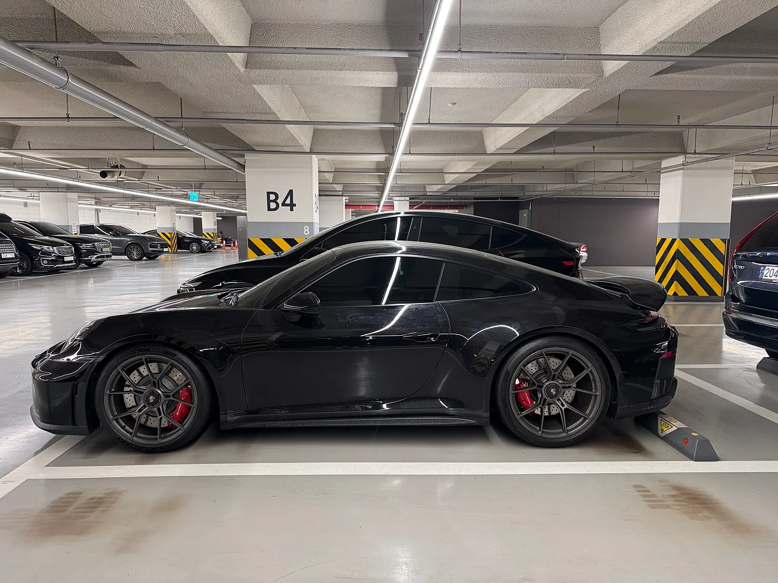 포르쉐 992.2 GT3 투어링 2026 블랙 사진 2
