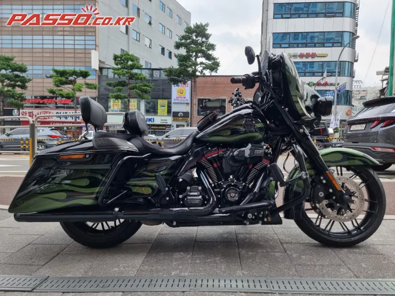 할리데이비슨 CVO 스트리트 글라이드 2022 블랙