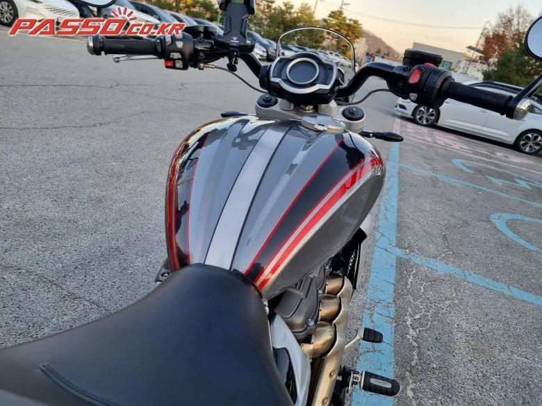 트라이엄프 로켓III GT 2021 카퍼 사진 4