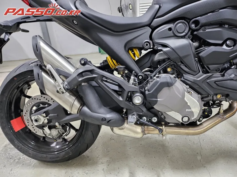 두카티 몬스터 950S 2022 건메탈 사진 2