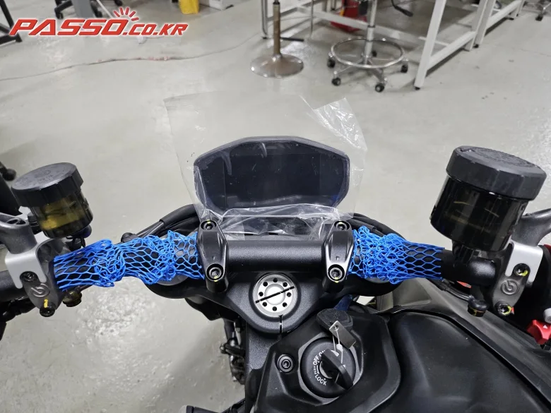 두카티 몬스터 950S 2022 건메탈 사진 4