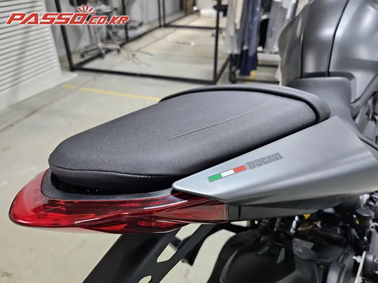 두카티 몬스터 950S 2022 건메탈 사진 6
