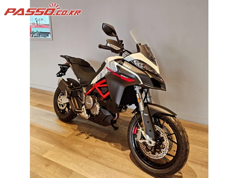 두카티 멀티스트라다 950S 2021 화이트 사진 2