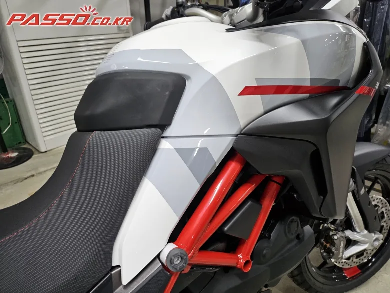 두카티 멀티스트라다 950S 2021 화이트 사진 3