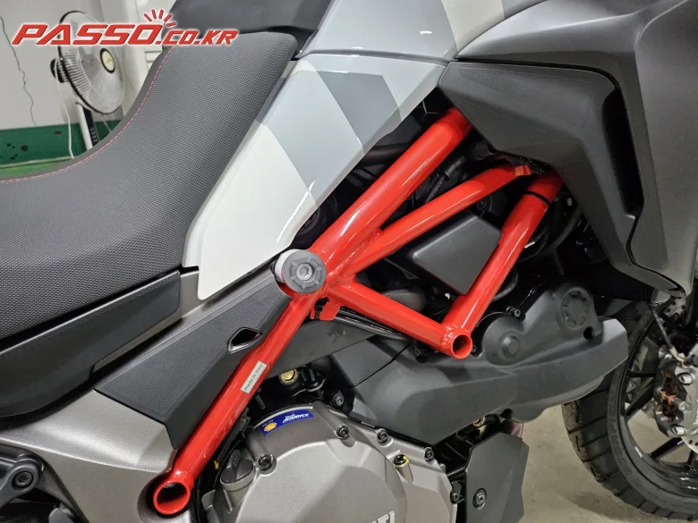 두카티 멀티스트라다 950S 2021 화이트 사진 5