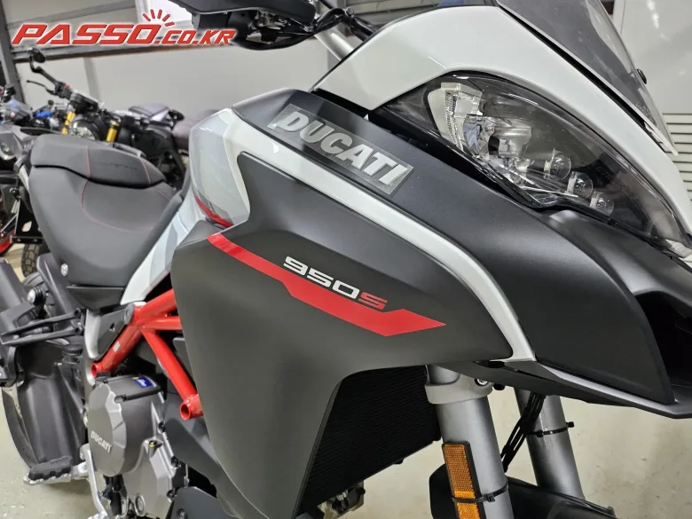 두카티 멀티스트라다 950S 2021 화이트 사진 6