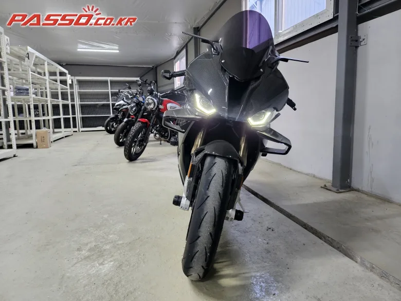 BMW S1000RR M 2022 블랙 사진 2