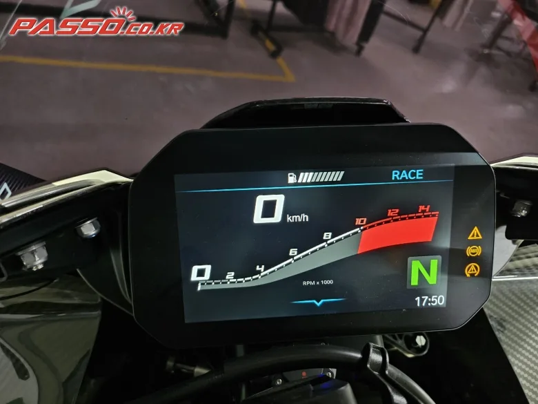 BMW S1000RR M 2022 블랙 사진 3