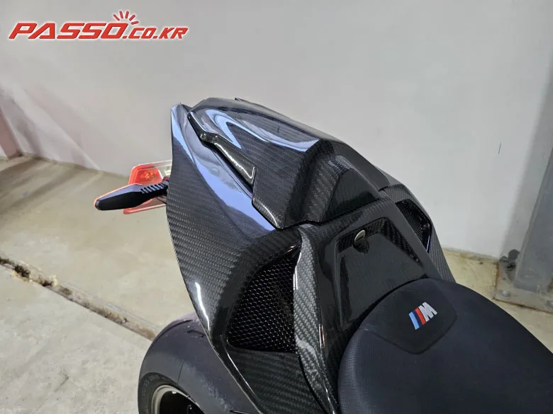 BMW S1000RR M 2022 블랙 사진 6